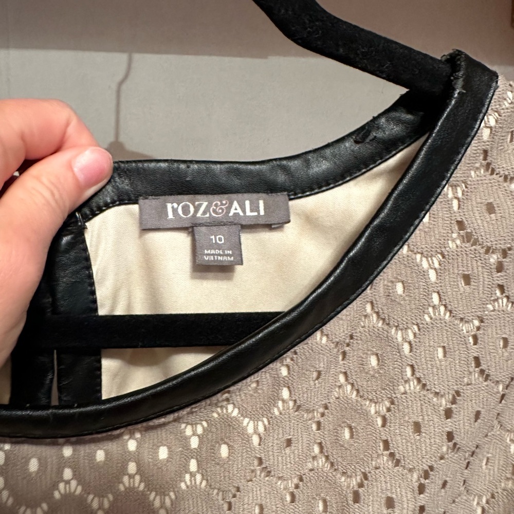 Roz and Ali Size 10 Taupe Dress